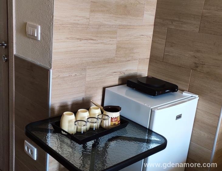 Trokrevetni apartman-studio (2)
